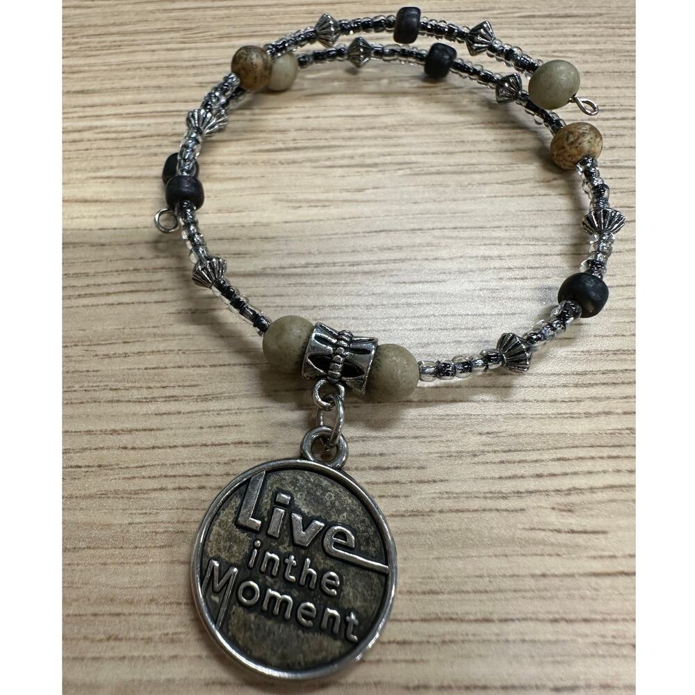 Beaded Charm Bracelet "Live in the Moment"